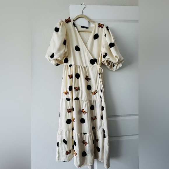 Nasty Gal Cream V-Neck Dress - Picture 6 of 12